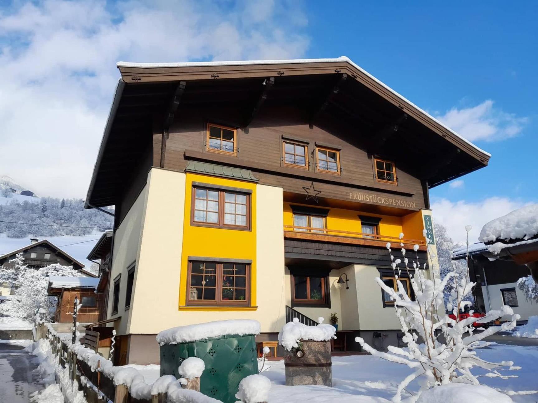 Pension Zu Hause Uttendorf Exterior photo