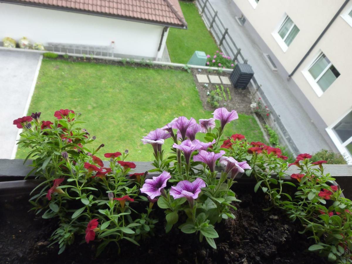 Pension Zu Hause Uttendorf Exterior photo